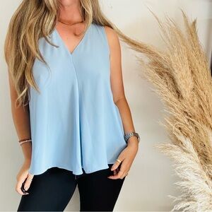 VINCE CAMUTO Light Blue Sleeveless VNeck Pin Tuck $78 Blouse Shirt Tank Top M